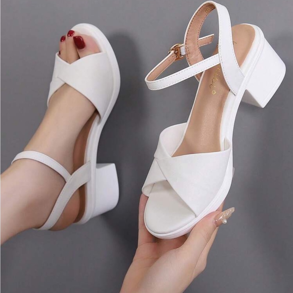 NEW Block Heel Sandals - White. Sz 6.5-7